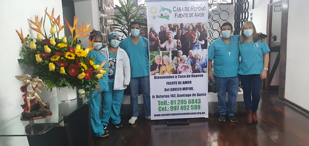Equipo de enfermeros cuidadores-especializados casa de reposo fuente de amor